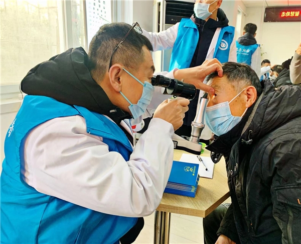 睛彩暖冬，普祥眼科联合易享生活开展社区公益活动