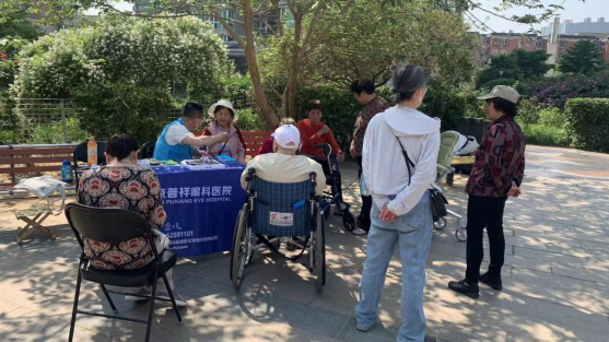 普祥眼科联合青林居委开展“义诊进社区，关爱零距离”志愿服务